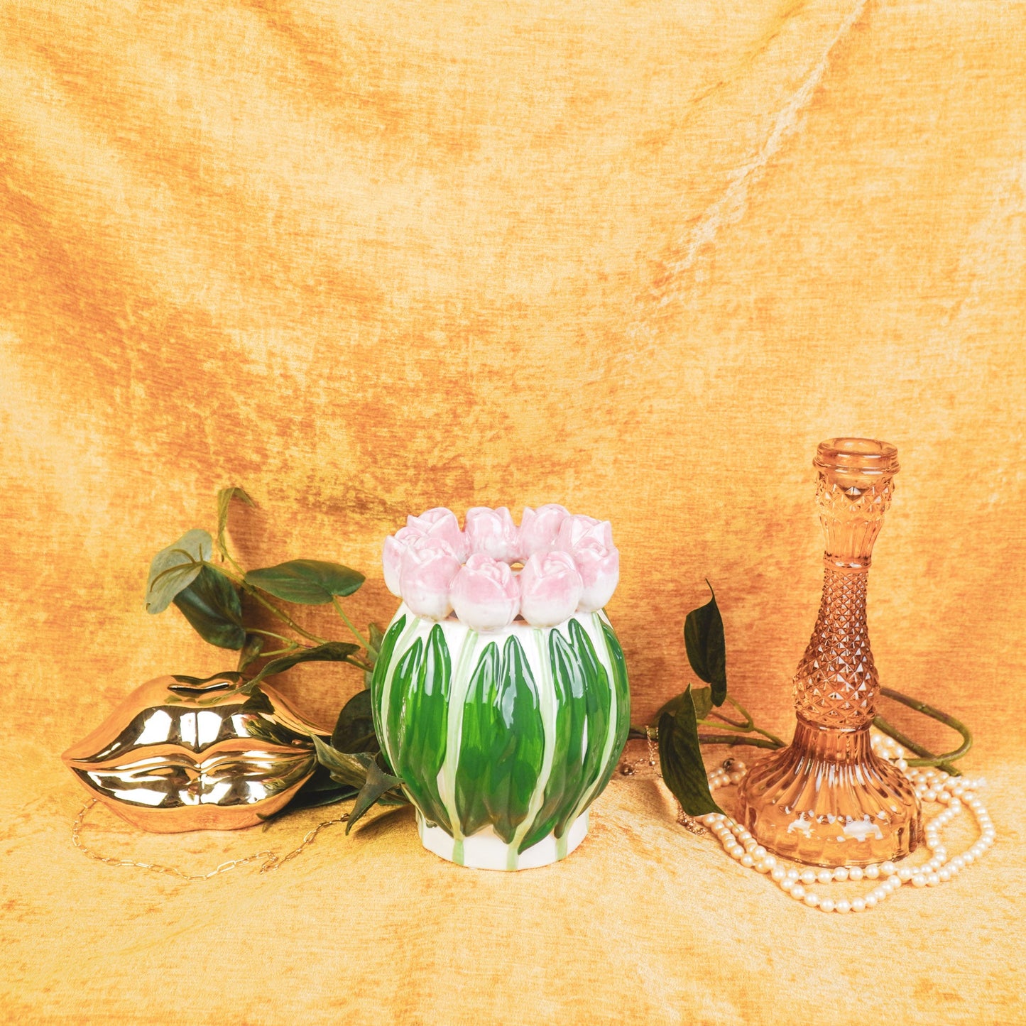 Vaas- Bloemen Vaas met Tulpen - Dolomiet - Licht Roze/ Groen- 12,5x12,5x16cm