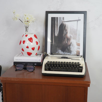 Vaas - Bloemenvaas Hartjes - Dolomiet - Wit /Rood - 16x16x17,5cm