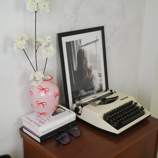 Vaas -Bloemenvaas Strikjes - Dolomiet - Licht Roze /Rood - 13,5x13,5x19cm