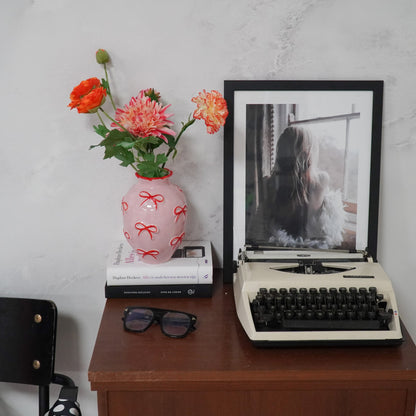 Vaas -Bloemenvaas Strikjes - Dolomiet - Licht Roze /Rood - 13,5x13,5x19cm