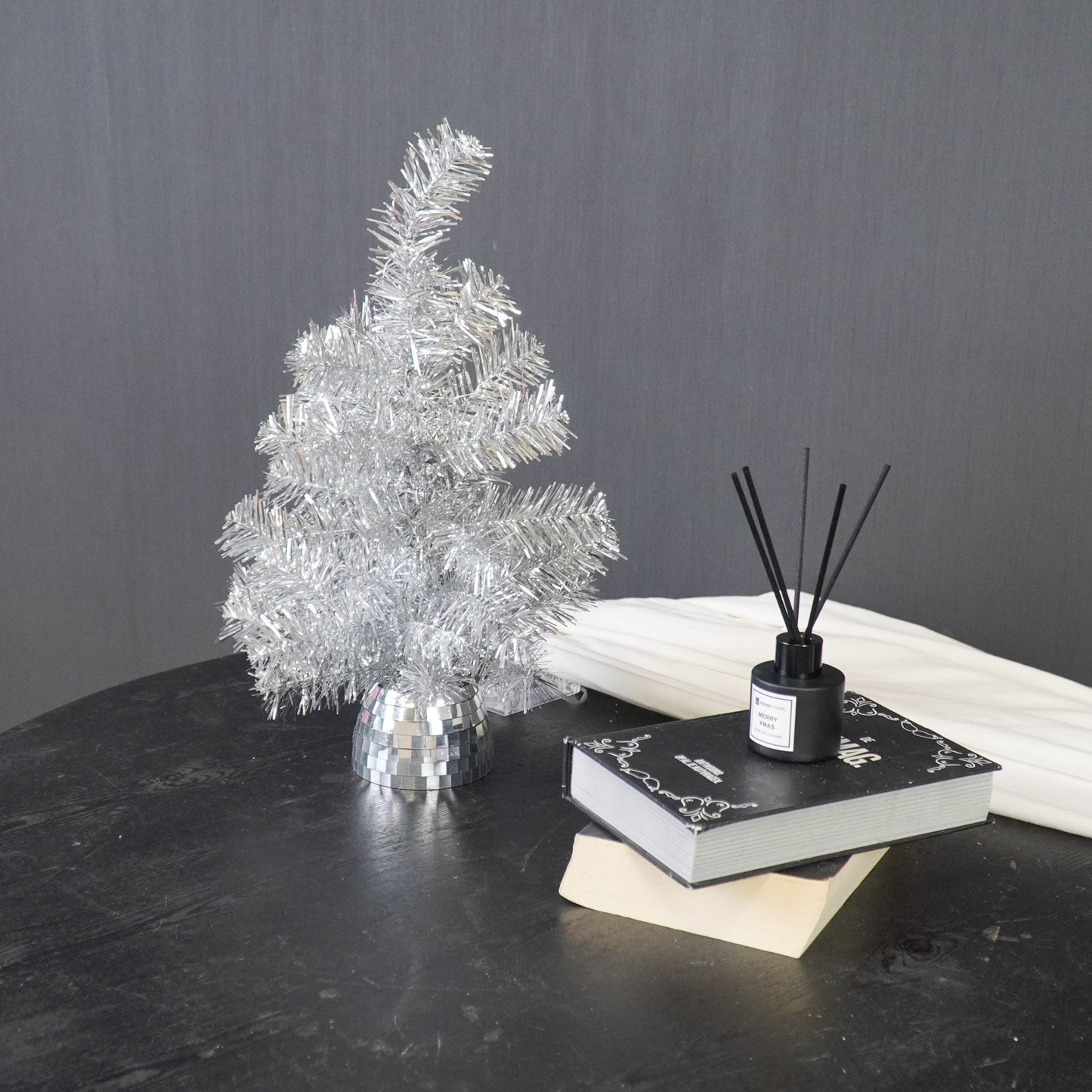 Kunstboom - Kerstboom met led lampjes - Kunststof - Zilver - 50 cm